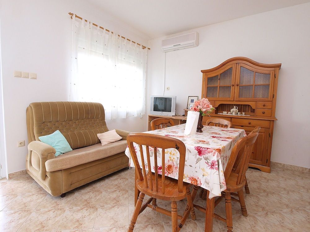 Apartment 860