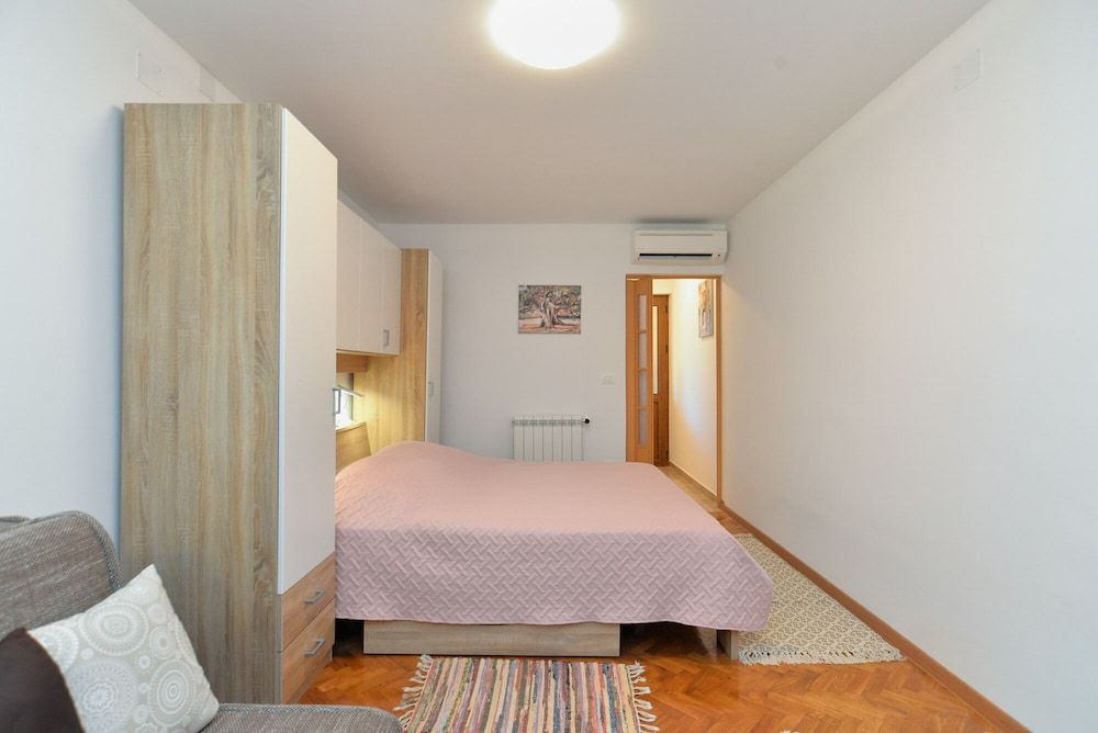 Apartment 1049