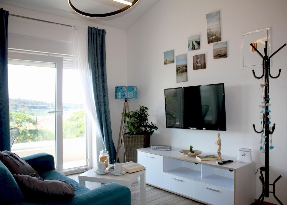 Studio, Sea View