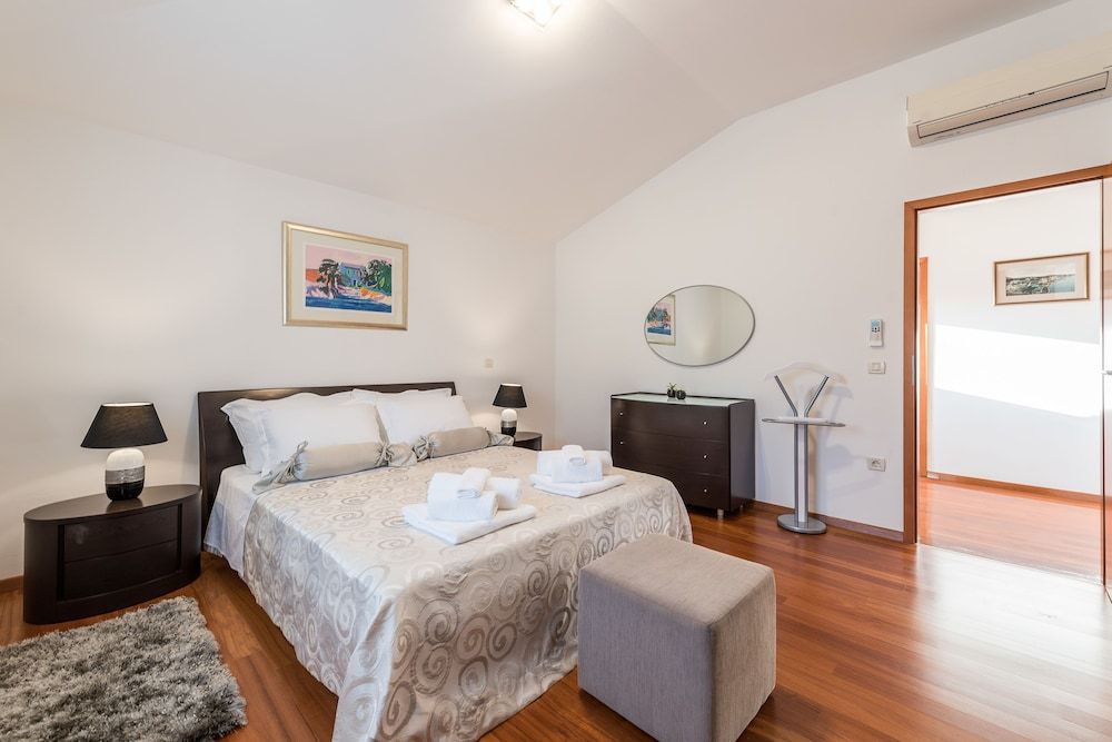 Luxury Apartment, Sea View
