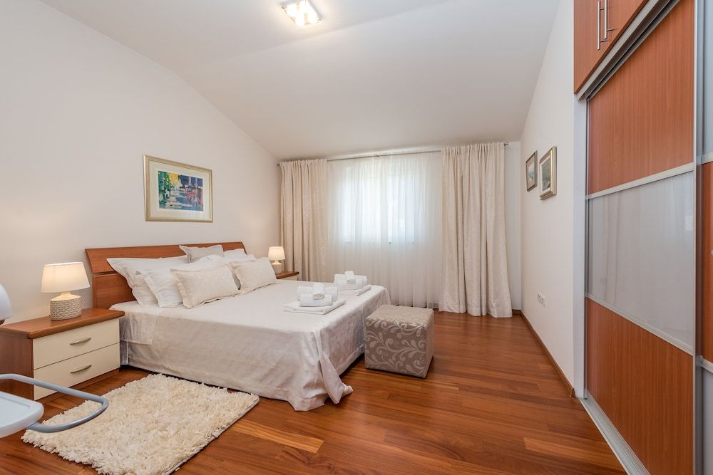 Luxury Apartment, Sea View