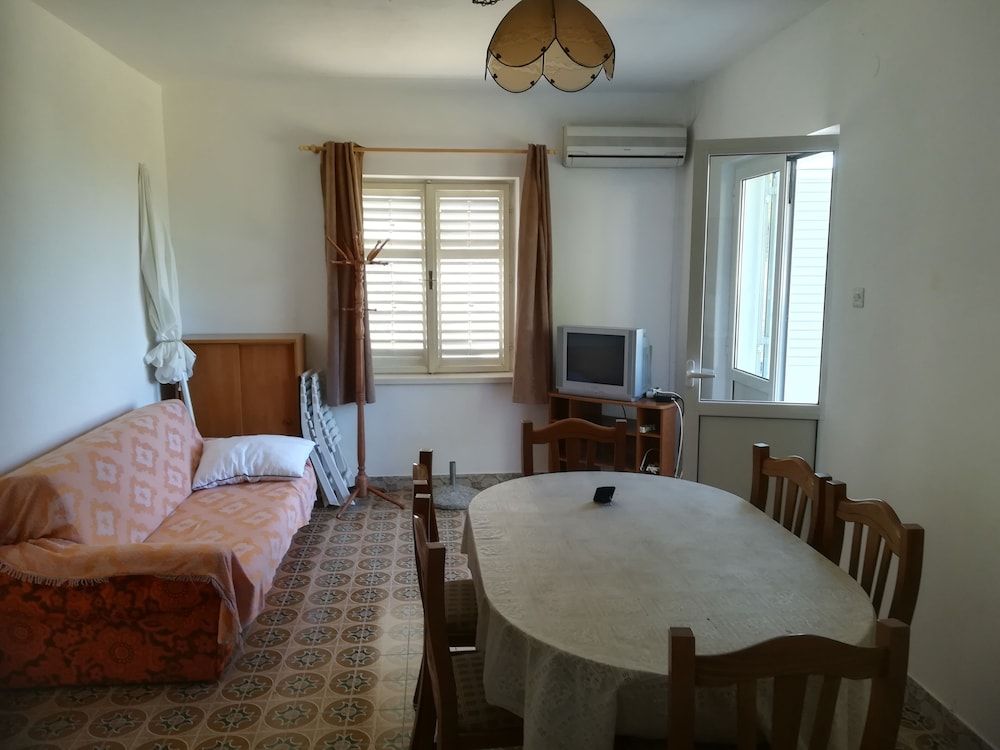 House, 2 Bedrooms, Smoking, Terrace