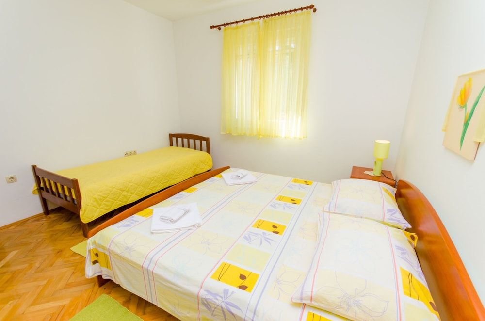 Apartment (One Bedroom Apartment with Terrace)