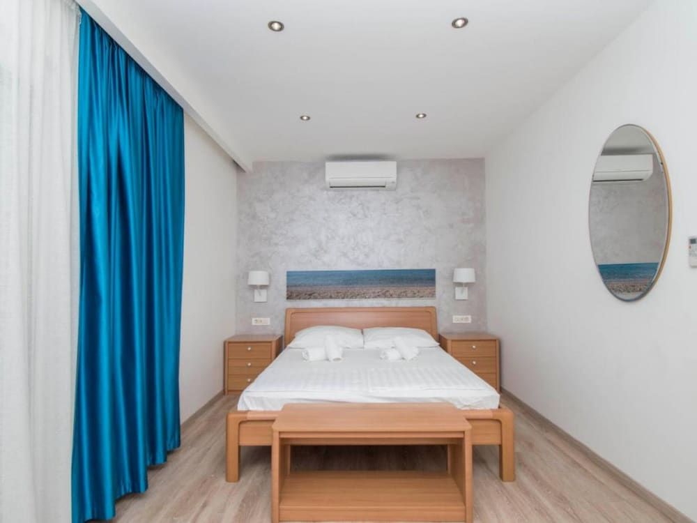 Apartments Antonio Apartment (Comfort One-Bedroom Apartment with Ba)