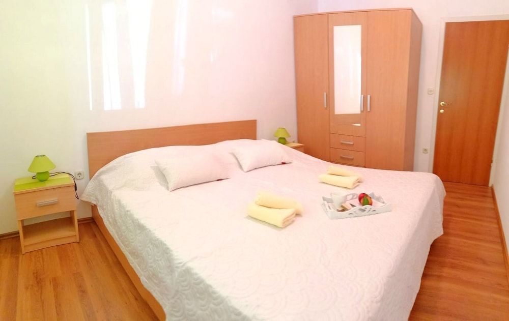 Apartment (Two Bedroom Apartment -Terrace and Se)
