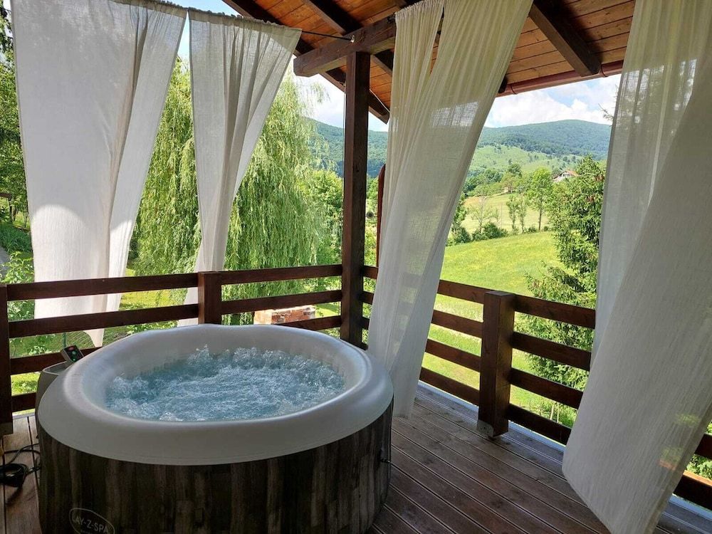 Deluxe Studio, Hot Tub, Garden View