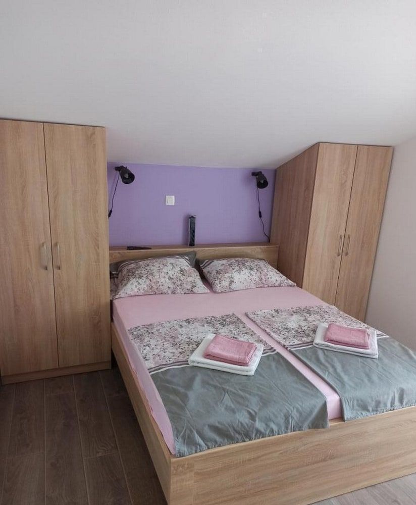 Apartment (Three Bedroom Apartment with Balcony )