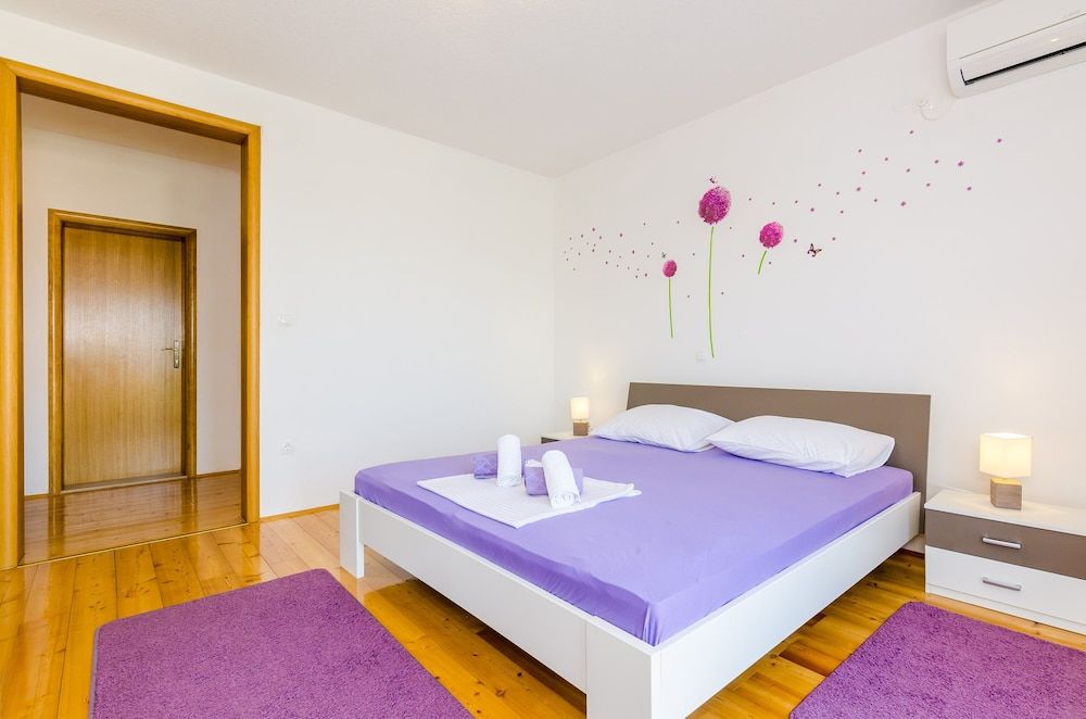 Apartment (One Bedroom Apartment with Balcony)