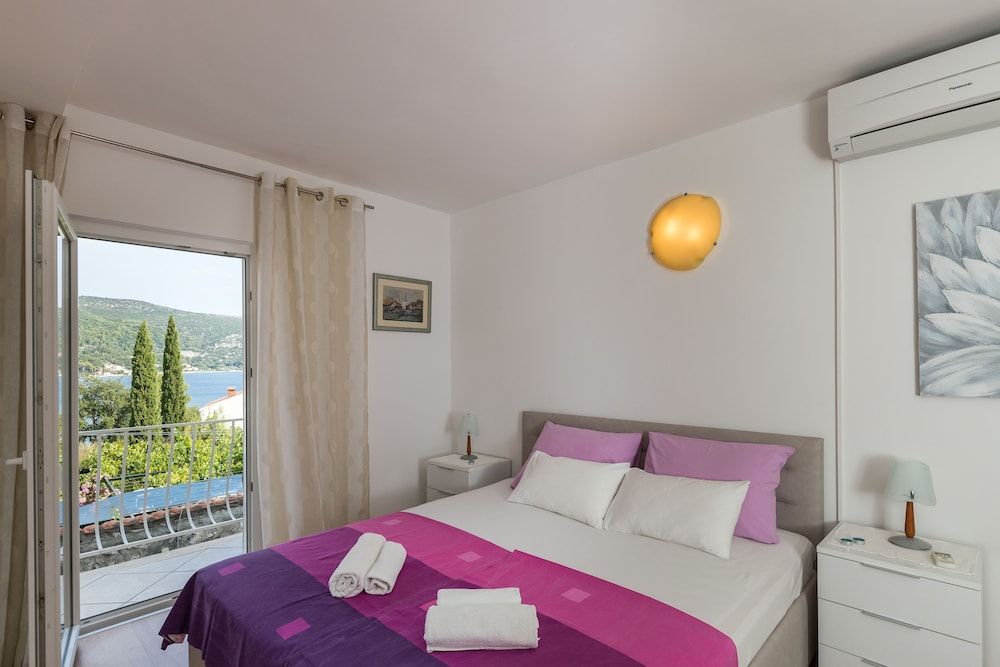 Apartment (One Bedroom Apartment with Terrace an)