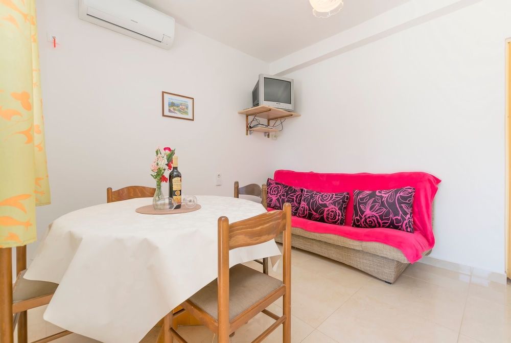 Apartment (A2)