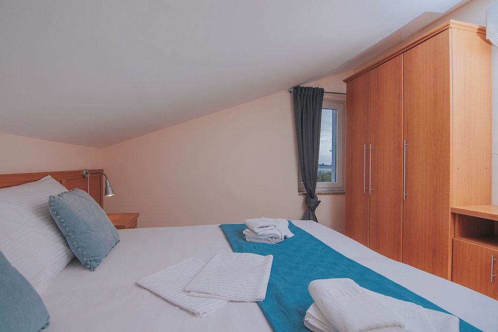 Apartment, 2 Bedrooms, Terrace, Sea View