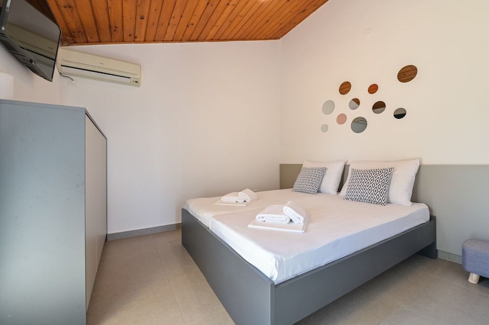 Classic Studio, 2 Twin Beds, Terrace