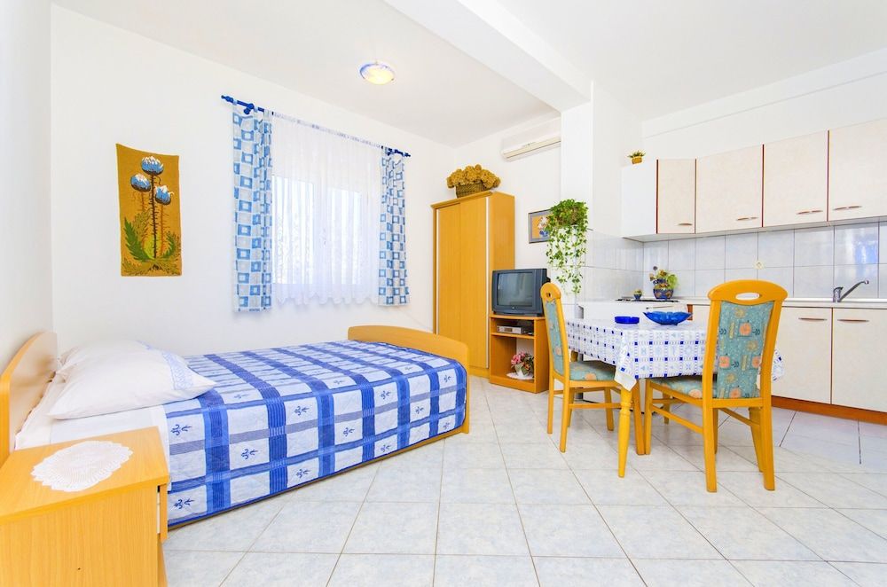 Comfort Studio Suite, 1 Bedroom, Terrace, Courtyard View