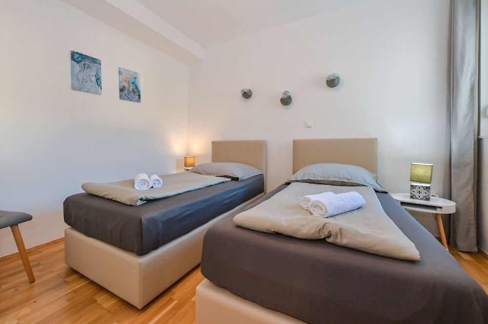 Comfort Apartment, 2 Bedrooms, Partial Sea View