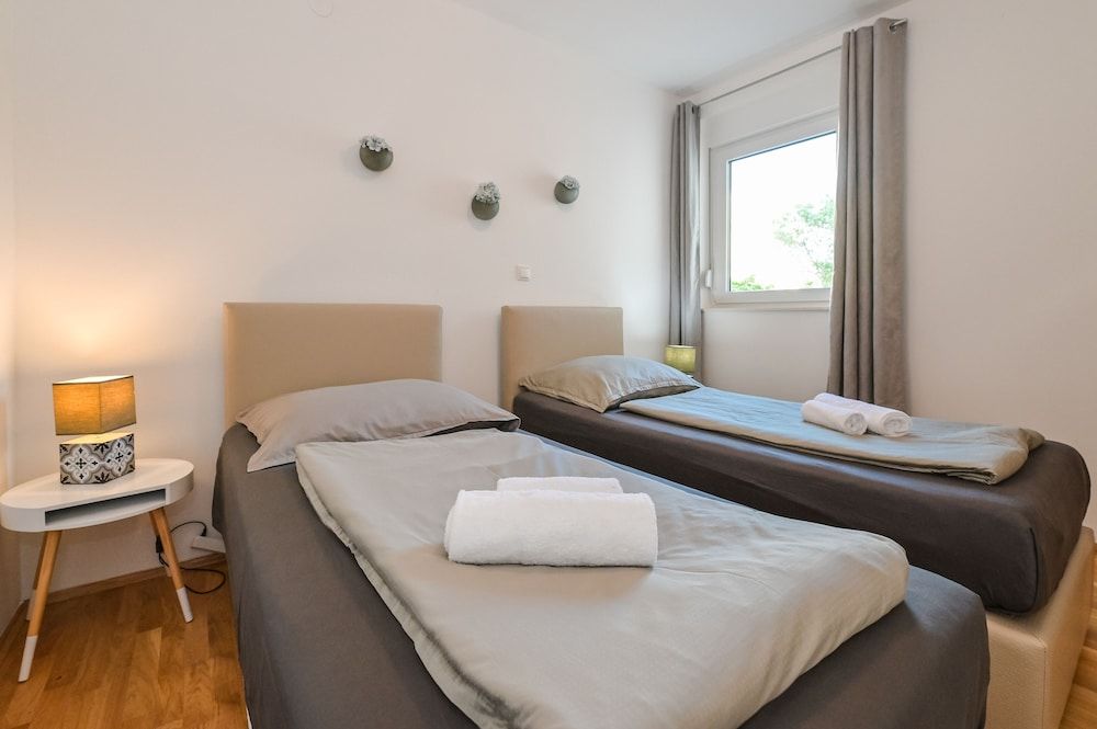 Comfort Apartment, 2 Bedrooms, Partial Sea View