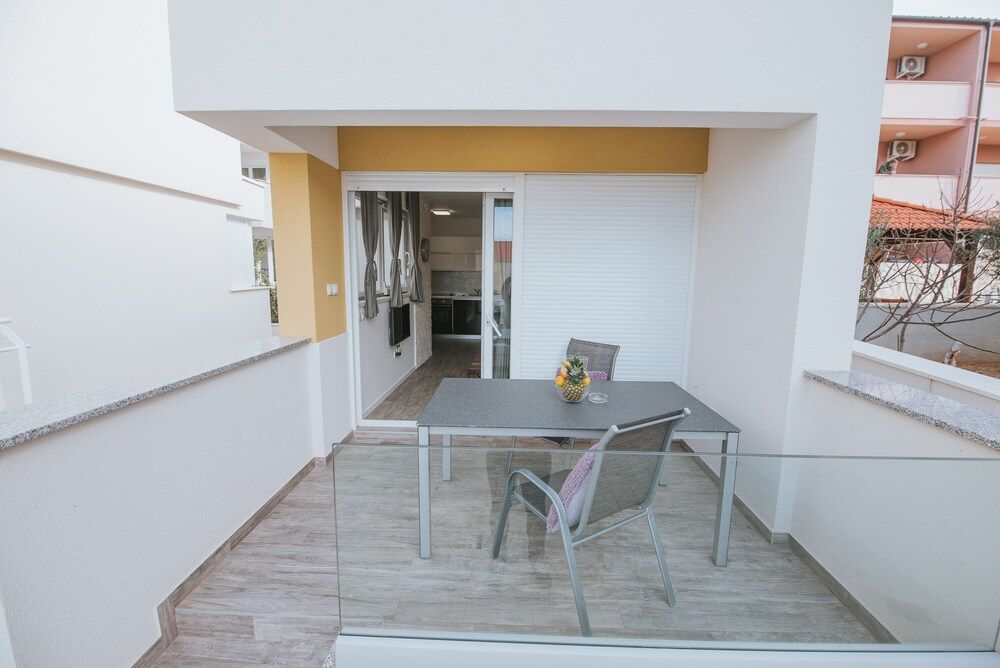 Deluxe Studio, Non Smoking, Pool Access