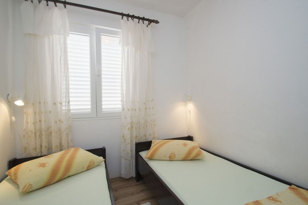 Apartment (Two Bedroom Apartment with Terrace)