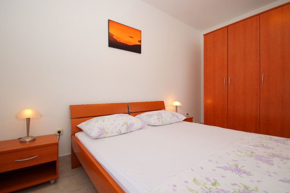 House (One Bedroom Holiday Home)
