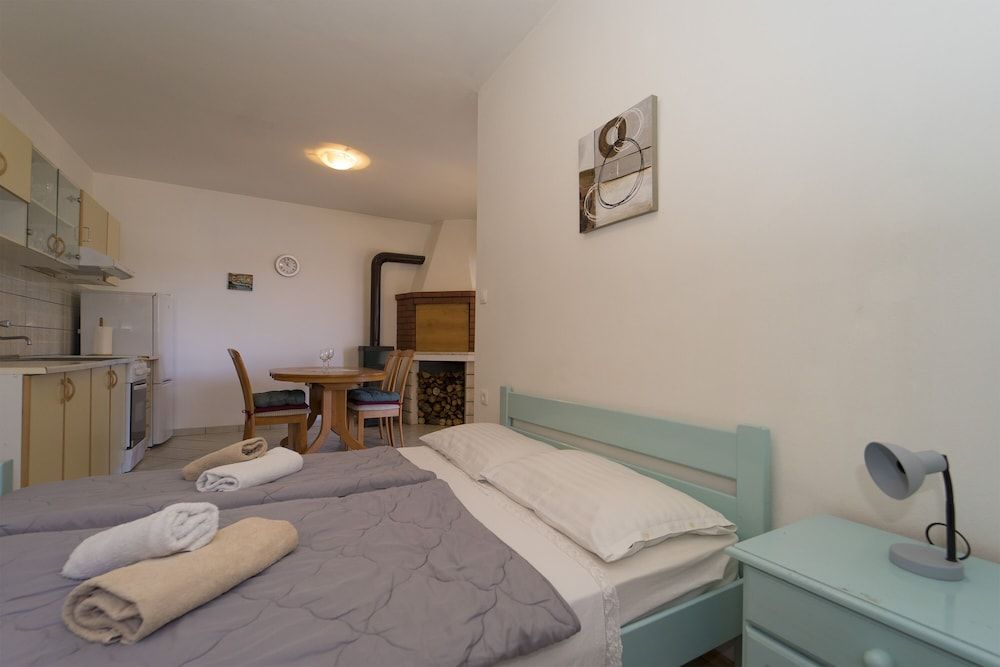 House (One Bedroom Holiday Home)