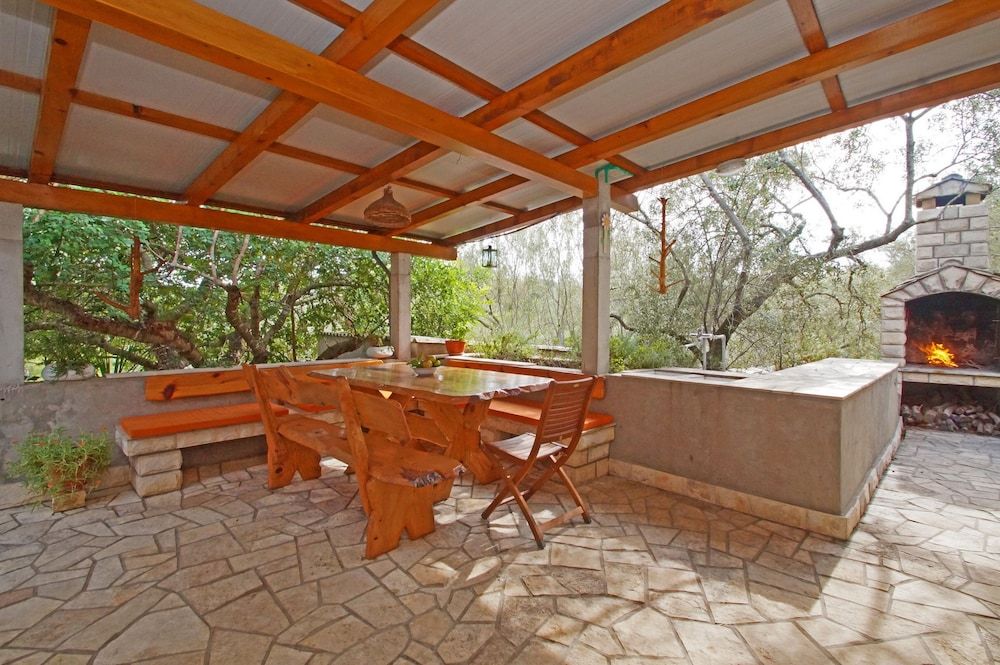 House (Two Bedroom Holiday Home -Terrace and)
