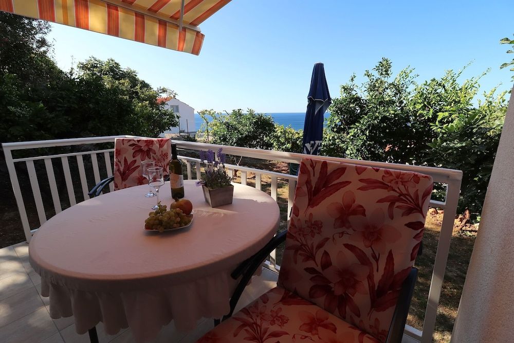 Studio (Studio Apartment with SeaView)