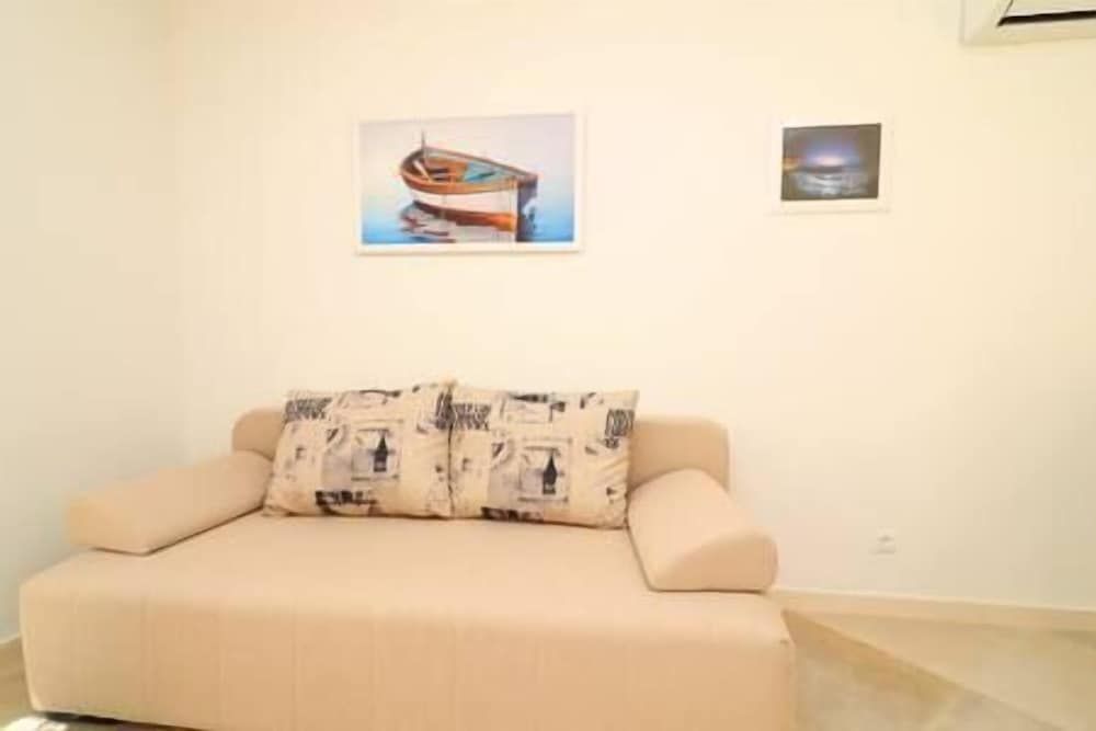 Apartment (1 Bedroom with Terrace)