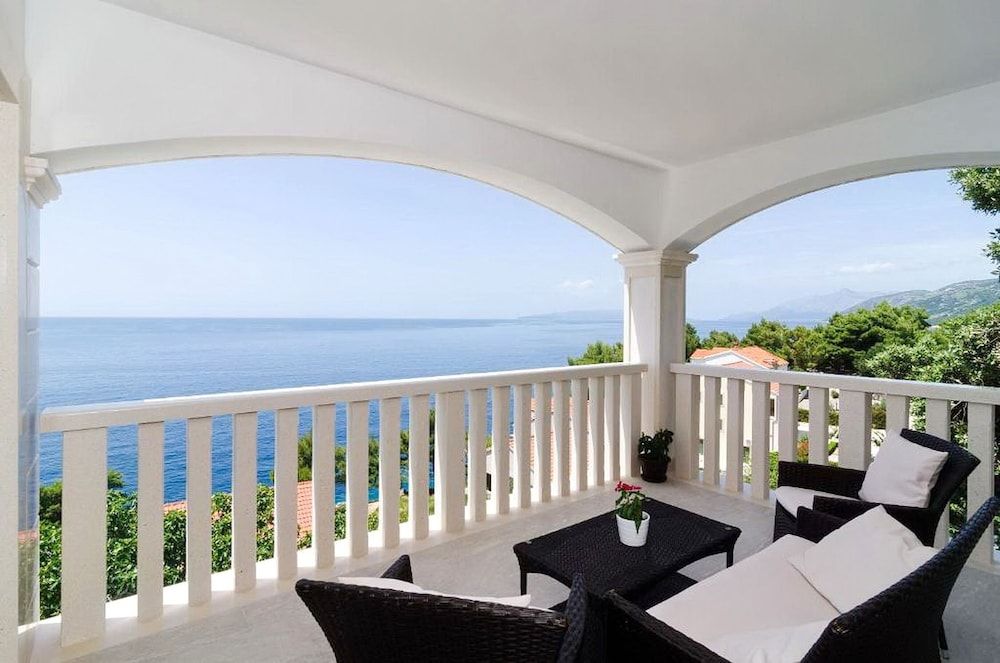 Apartment (Two Bedroom Apartment with Balcony)