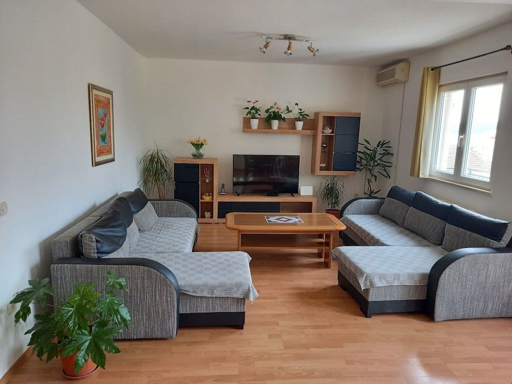 Apartment (Four Bedroom Apartment with Terrace)