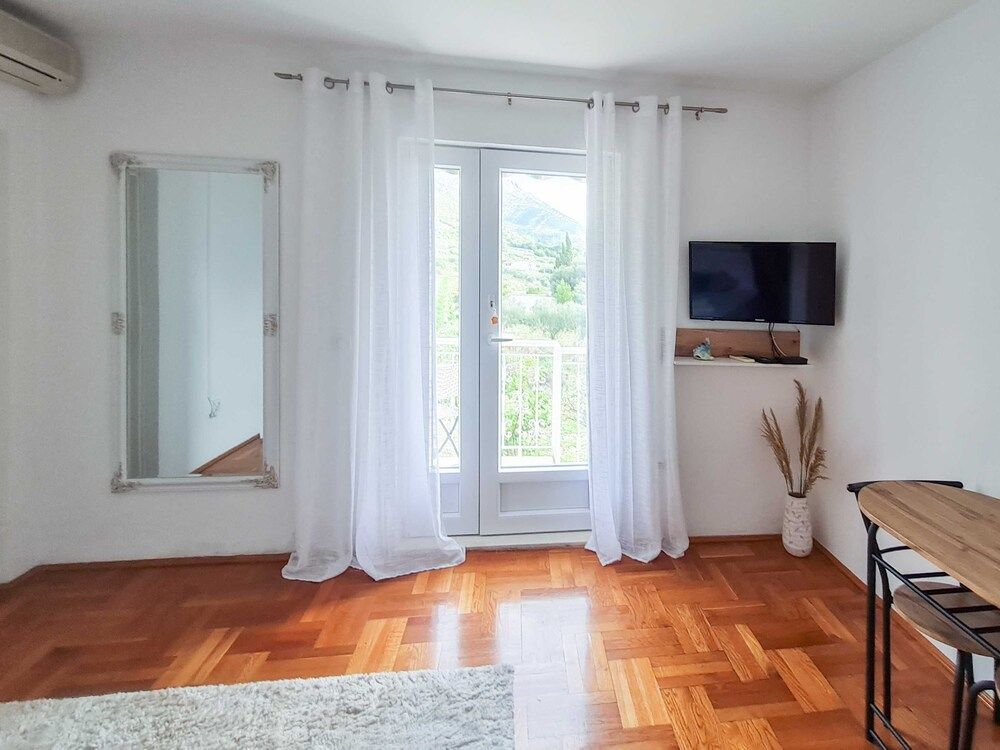 Apartment (One bedroom Apt - Balcony,Sea View)