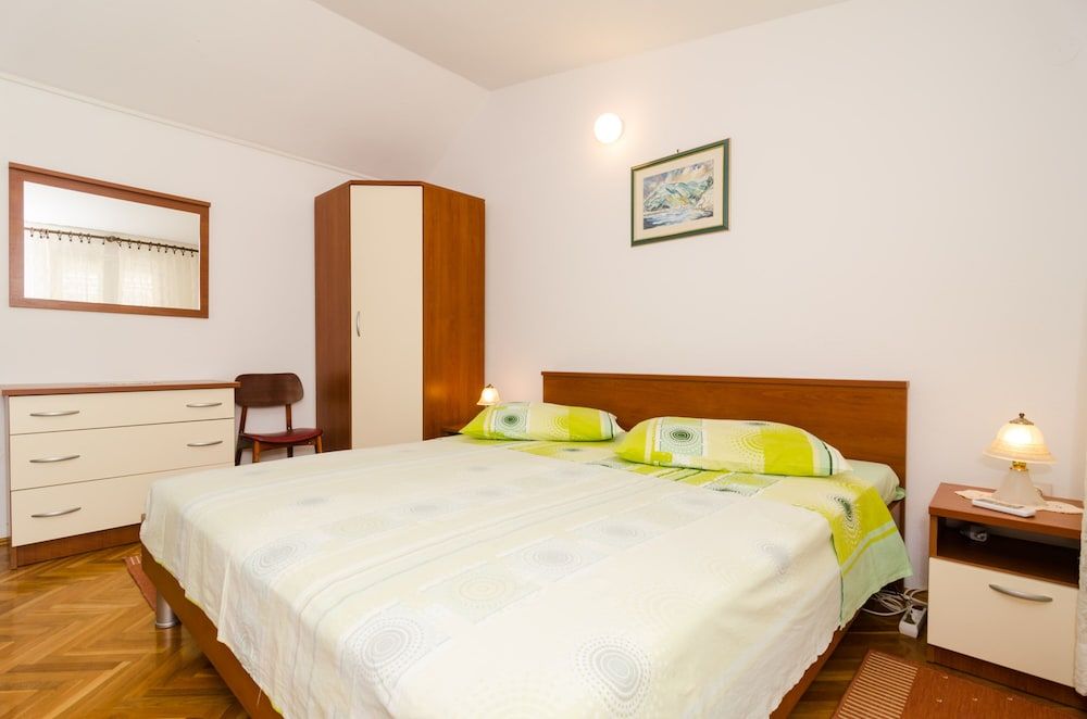 House (Duplex One Bedroom Apt, Terrace,Side )