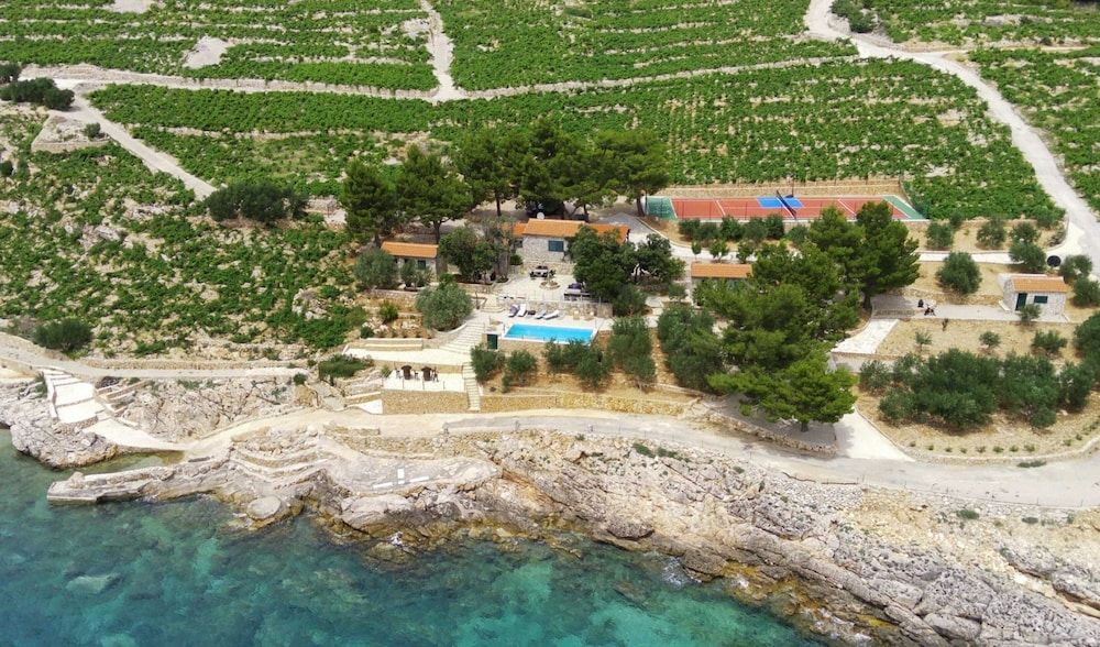 Luxury House, 4 Bedrooms, Sea View, Beachfront (Four Bedroom Villa with Pool and Beac)