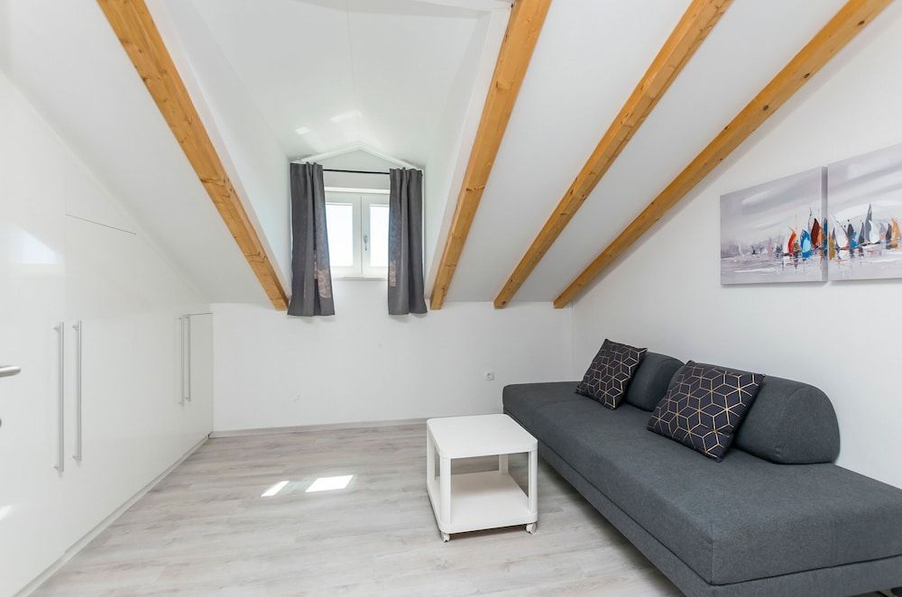 Apartment (A4)