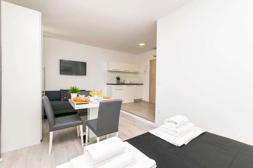 Apartments and Rooms Adriatic Suites Studio (A2) 4