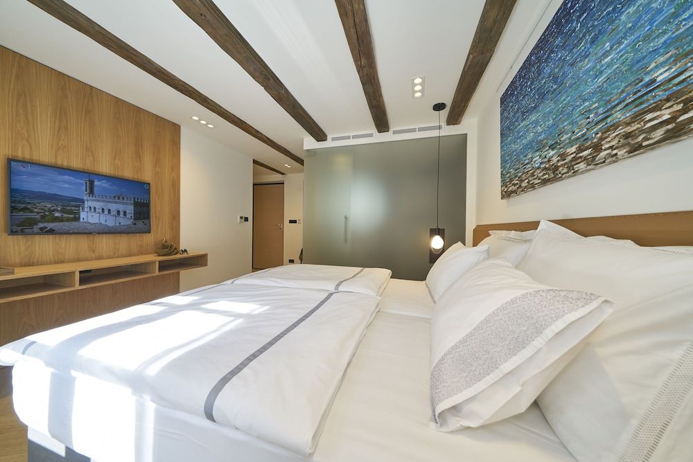 Villa Pergola Deluxe Room 4