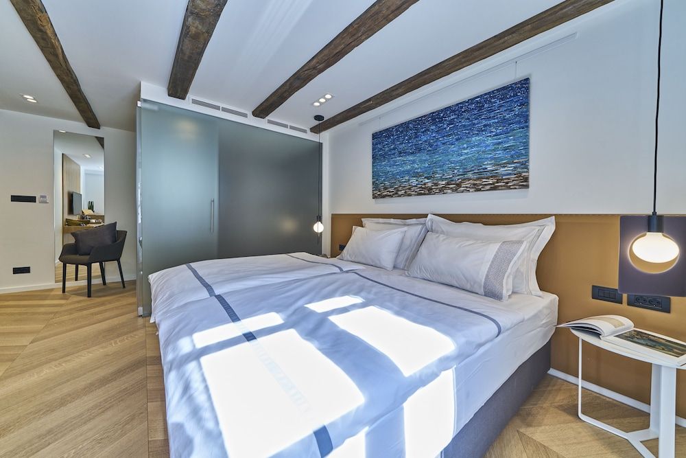 Villa Pergola Deluxe Room 3