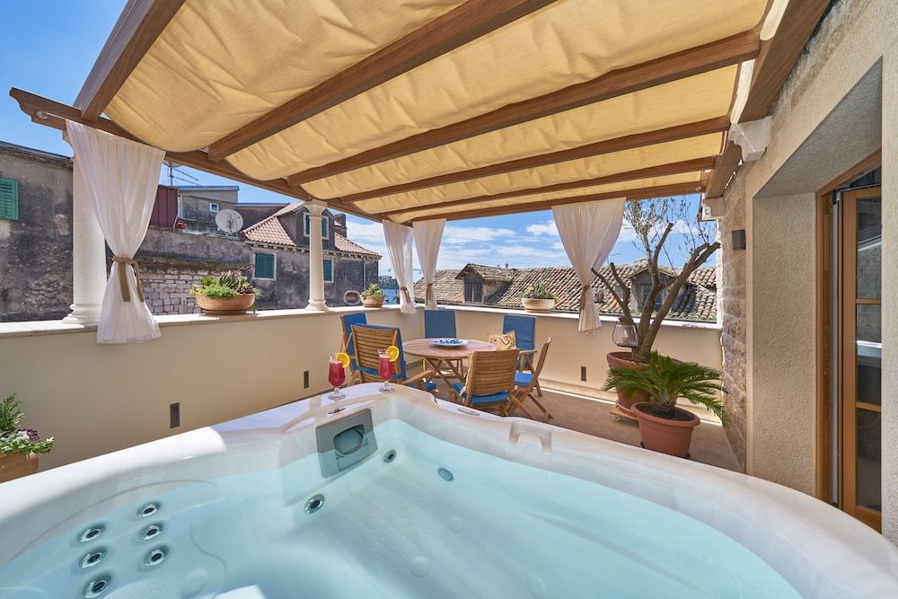 Villa Pergola Deluxe Apartment, Sea View 7