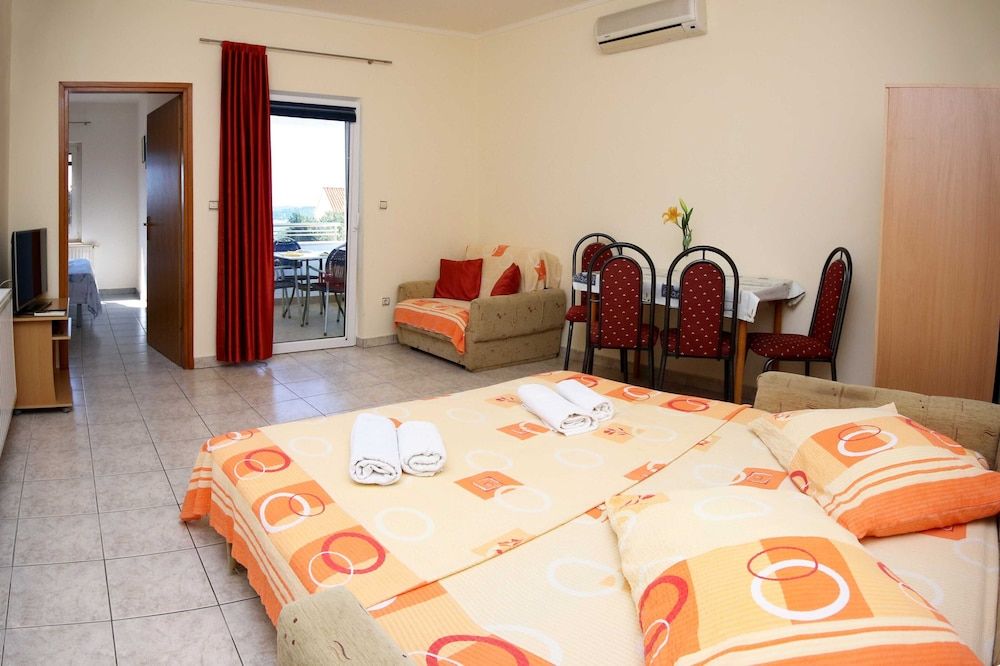 Apartment (One Bedroom Apartment with Balcony an)
