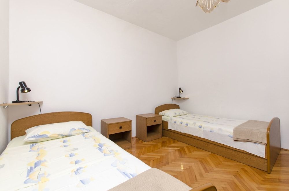Apartment (A2)