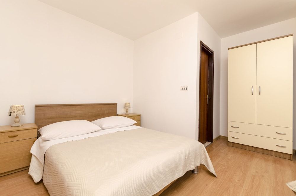 Apartment (A2)
