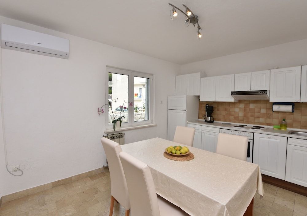 Apartment (A2)