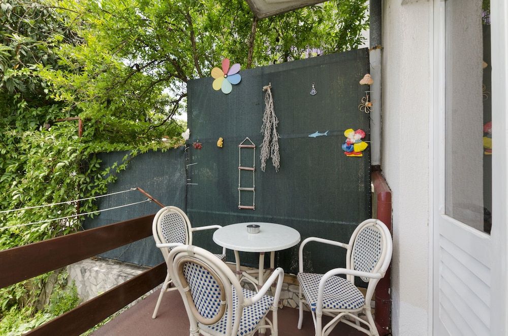 Apartment (A2)