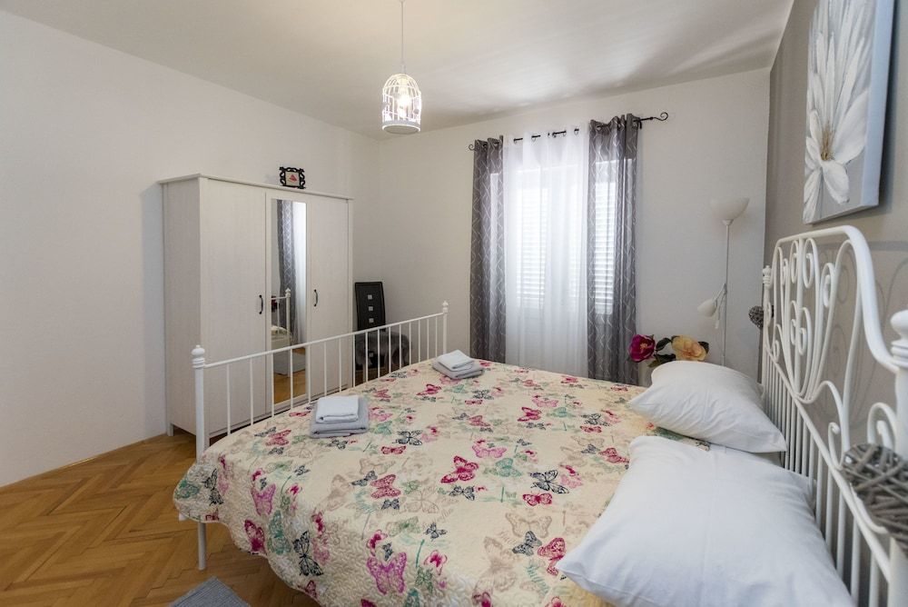 Apartment (A2)