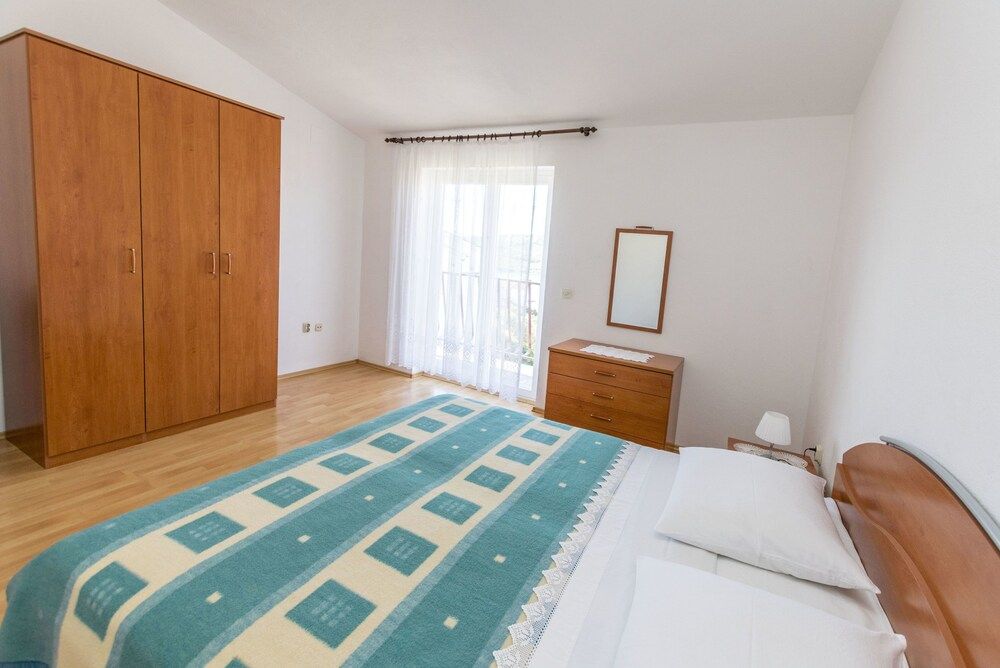 Apartment (A2)