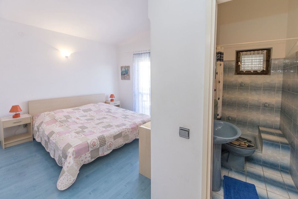 Room (S4)