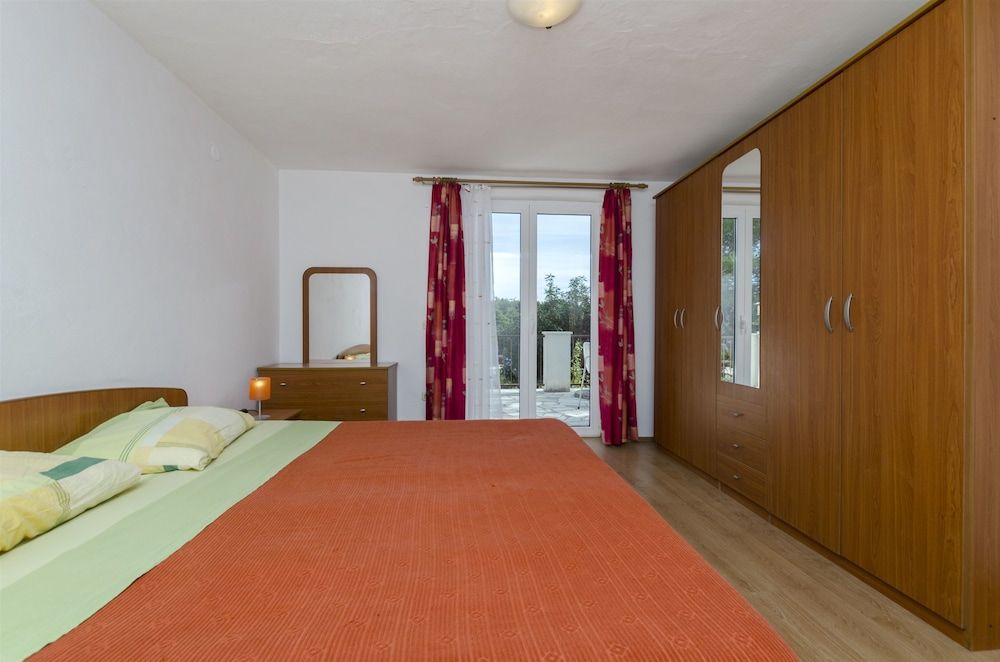 Apartment (A2)