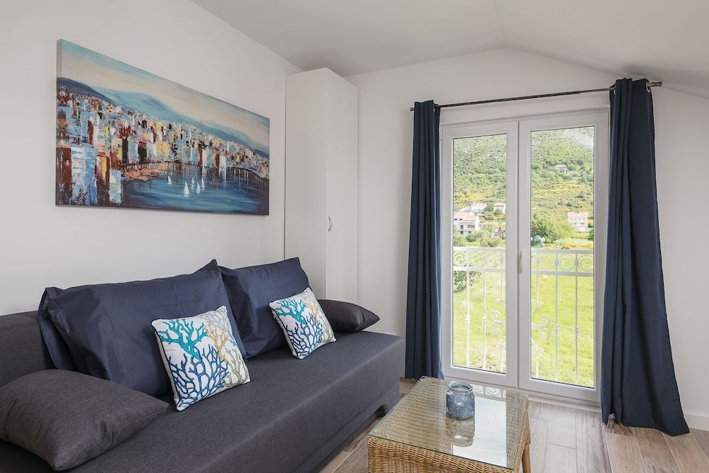 Apartment, Pool View (Navy)