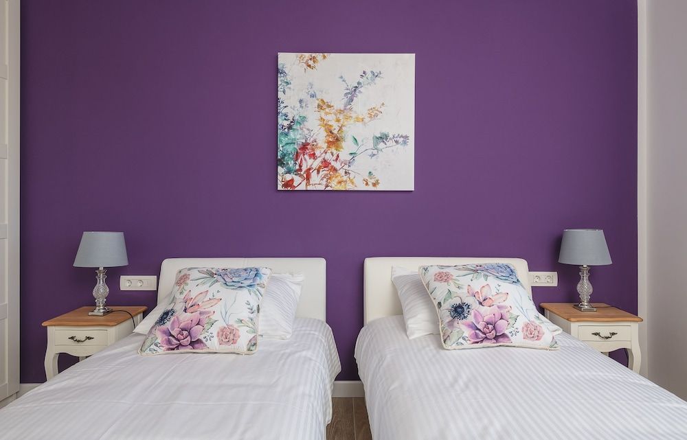 Apartment, Mountain View (Violet)