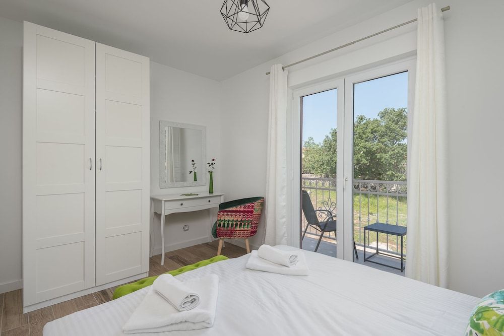 Apartment, Vineyard View (Green)