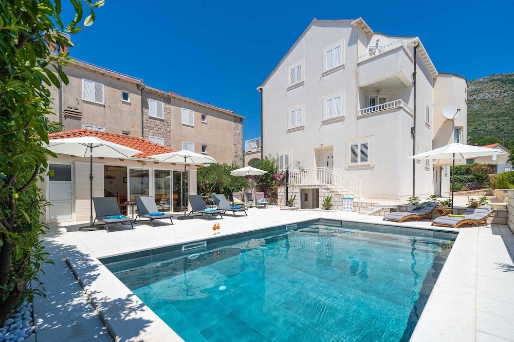Apartment (Two Bedroom Apartment with Terrace)