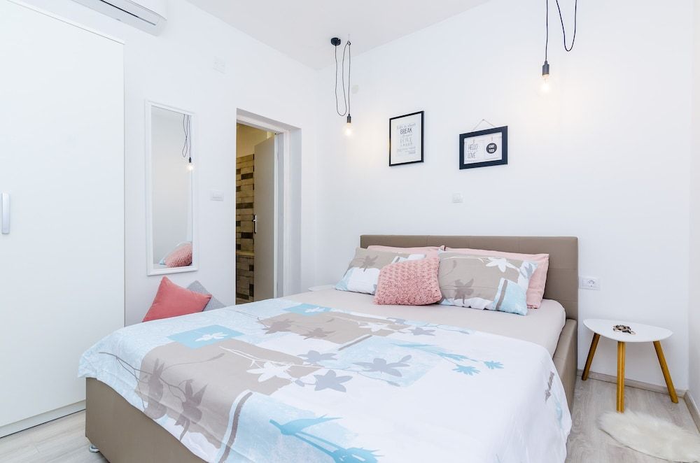 Apartment (2 Bedroom Apt with Balcony n Sea View)